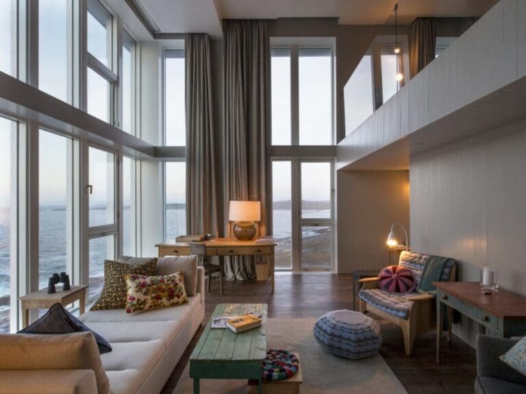 FLAT_EARTH_SUITE_FogoIsland_Room29_6350b