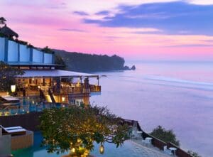 Anantara_Uluwatu_Bali_Resort_Exterior_view_Pool_and_Ocean_At_Sunset