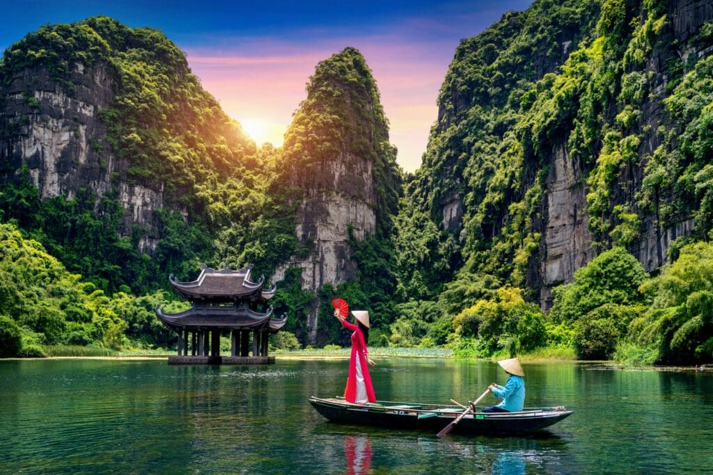 Asian,Woman,Wearing,Vietnam,Culture,Traditional,At,Trang,An,,Vietnam.