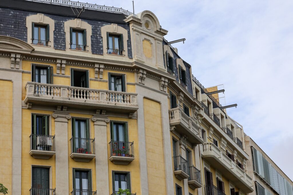 Barcelona's mayor, Jaume Collboni, has announced a bold plan to abolish short-term holiday rentals within the next five years.