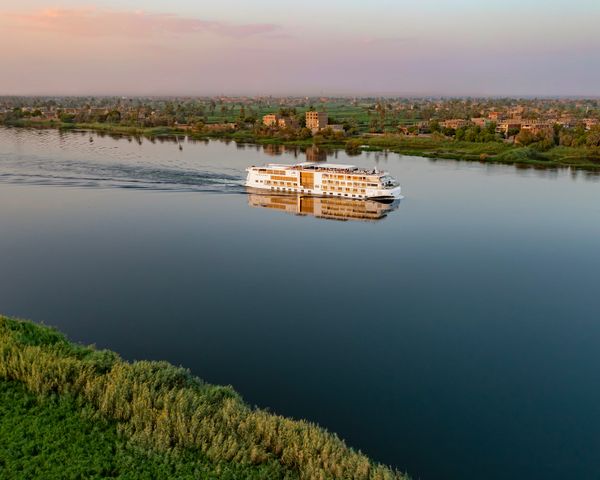 TravMedia_United_Kingdom_medium-sized_1649815_CC_Osiris_Nile_Banks_(1)