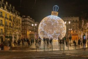 TravMedia_United_Kingdom_medium-sized_1651040_Street_decorations