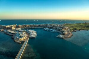 TravMedia_United_Kingdom_medium-sized_1652236_NEOM_Image_Sindalah_Yachts_docked_at_Sindalah_Marina_in_NEOM (1)