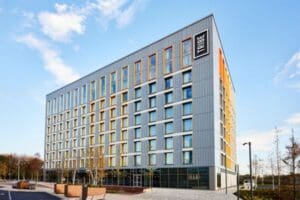 TravMedia_United_Kingdom_medium-sized_1652512_Exterior_-_Credit_Darren_Lenon_from_Abaca_Studios