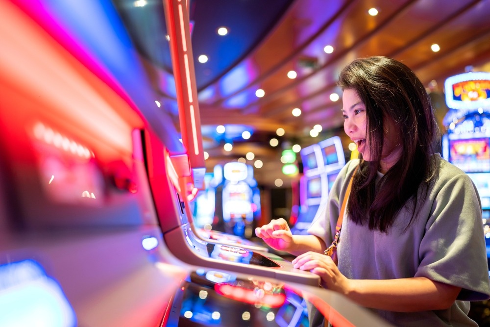 Exited,Asia,Female,Woman,Slot,Machine,Gambling,Cheerful,Smile,Hand
