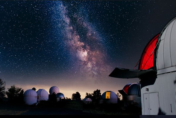 TravMedia_United_Kingdom_medium-sized_1658381_photo-credit-Visit-Tucson-_night_domes_at_Mt._Lemmon_SkyCenter_-_photo_credit_Visit_Tucson_