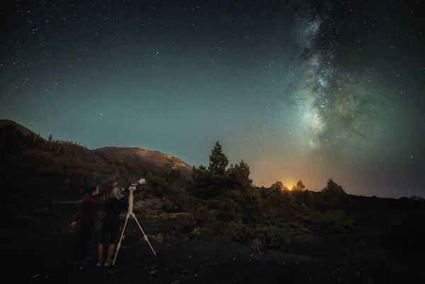 TravMedia_United_Kingdom_medium-sized_1658841_VUELIO_ASSET_La_Palma_22_Observando_las_estrellas_junto_al_Volcán_Alejandro_de_Paz