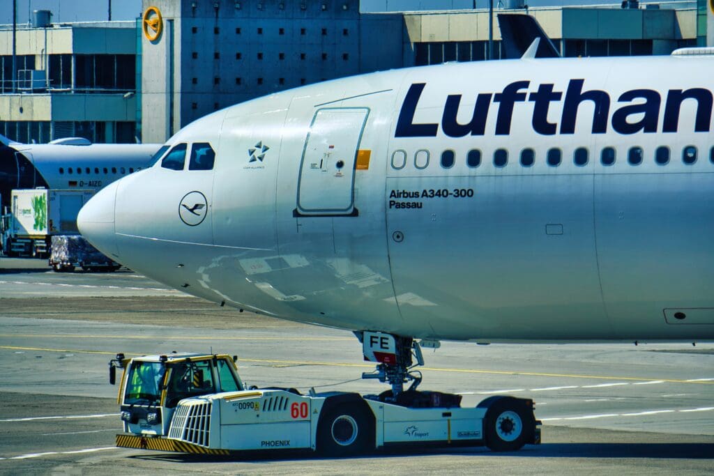 Photo,Of,A,Lufthansa,Aircraft,Being,Prepared,For,Departure.,Frankfurt,