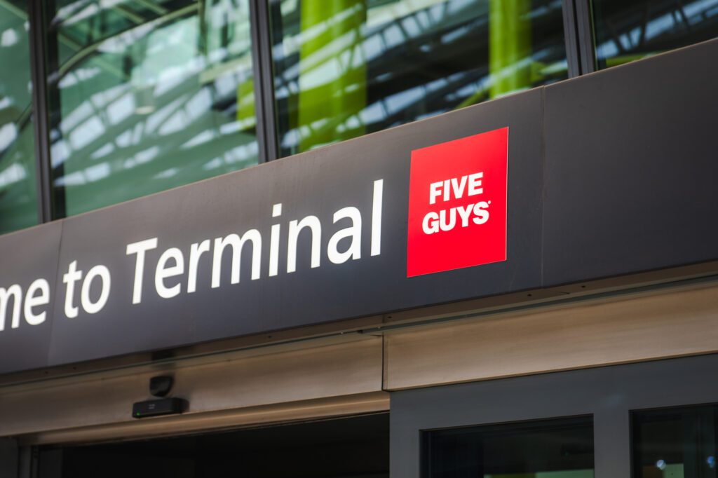 Heathrow and burger favourite Five Guys have announced the launch of a new restaurant at Terminal 5 later this year, marking the fast-casual chain’s debut in a UK and European airport.