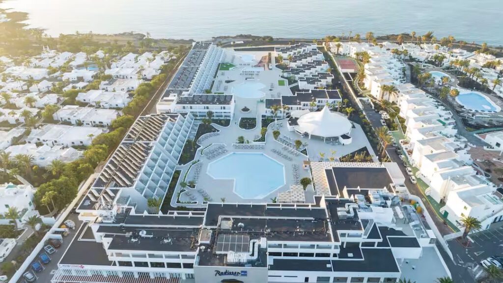 In a significant step for inclusive travel, the Radisson Blu Resort Lanzarote has officially been certified as an autism-friendly hotel, becoming one of the first properties in Spain to receive the distinction.