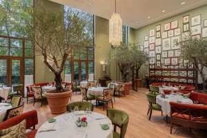 The Charles Hotel, a Rocco Forte property nestled beside Munich’s Old Botanical Garden, has completed a striking transformation of its ground floor, unveiling a glamorous new look that reflects refined Italian elegance and lush botanical inspiration.