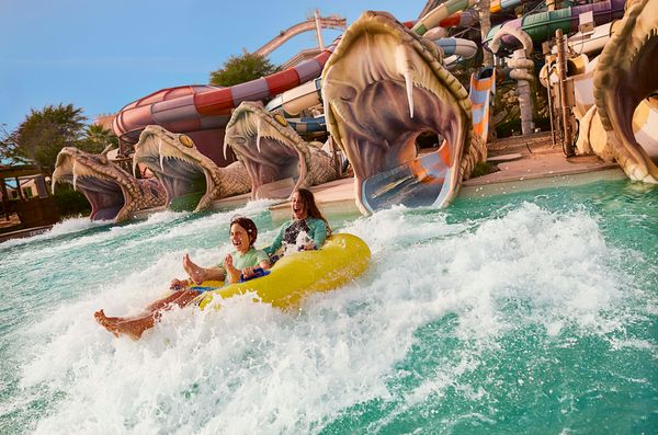 Visit_Abu_Dhabi_medium-sized_1699575_SUMMER_-_SPLASH_AT_YAS_WATERWORLD_(1)