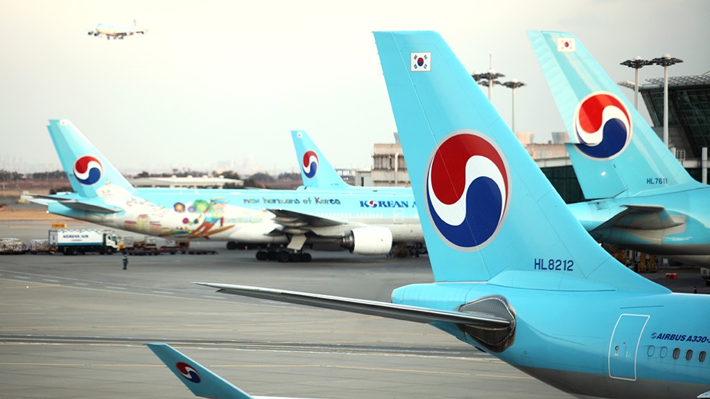 Korean Air has announced one of the largest aircraft orders in its history, confirming a $36.2 billion agreement to purchase 103 new Boeing jets. The deal, unveiled on Monday, also includes spare engines and a long-term maintenance programme worth a further $13.8 billion with GE Aerospace and CFM International.