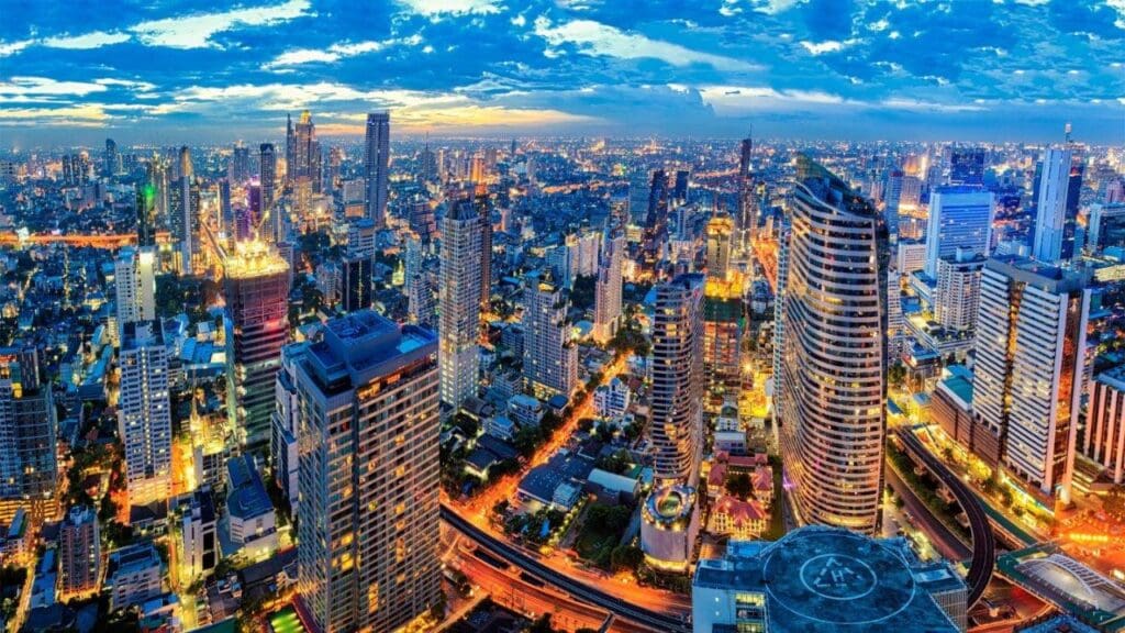 Thailand is a prime destination for professionals seeking both career opportunities and moments of relaxation. Its unique ability to blend business efficiency with serene landscapes creates ideal conditions for corporate travel.