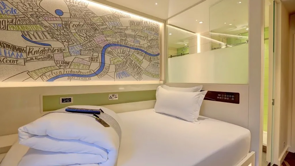 Budget hotel chain Premier Inn has reported a softening in corporate travel demand over the summer, although strong leisure bookings helped parent company Whitbread deliver performance broadly in line with last year.