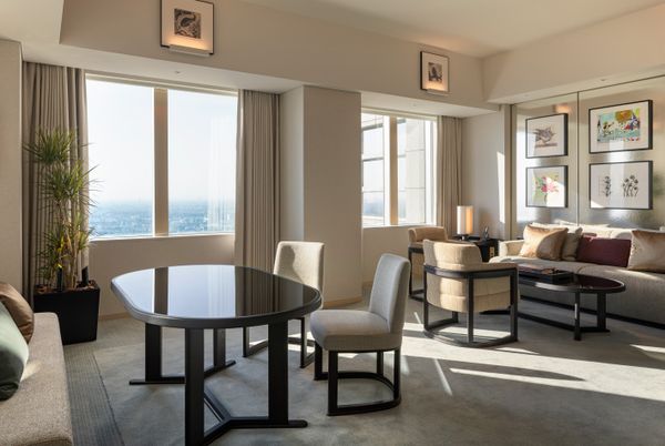 TravMedia_United_Kingdom_medium-sized_1722379_-by-Jouin-Manku-(c)-Yongjoon-Choi-_Ambassador_Suite_Living_Room_01_Credit_required_Park_Hyatt_Tokyo_by_Jouin_Manku_(c)_Yongjoon_Choi_(1)_(1)