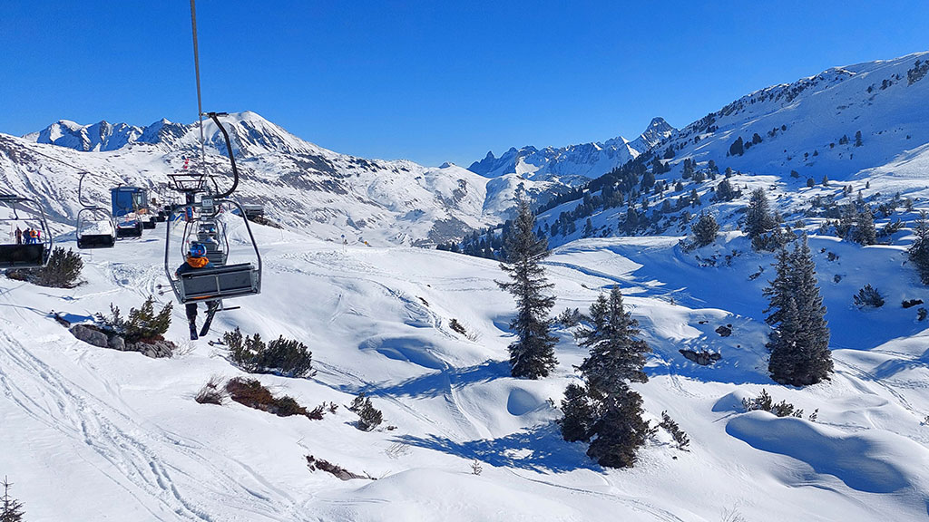 Pierre & Vacances is expanding Sunday to Sunday stays across its Premium Ski Residences in the French Alps, giving travellers a way to sidestep the notorious Saturday changeover that clogs alpine roads, airports and resort check-ins every winter weekend.