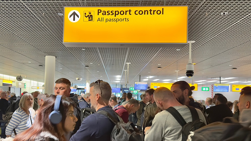 Passengers travelling to Europe are being warned to expect lengthy delays at airport passport control during upcoming holiday periods, as the European Union’s new biometric Entry-Exit System (EES) continues to be introduced.