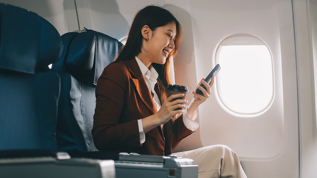British Airways has become the first UK carrier to allow passengers to make voice and video calls during flights, as it begins installing Elon Musk's Starlink satellite internet across its fleet.