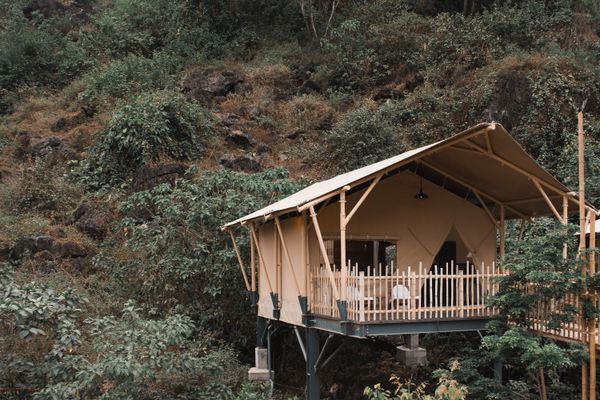 TravMedia_United_Kingdom_medium-sized_1751947_02._Canopy_Lodge-Exterior_2-Auko_Phong_Nha