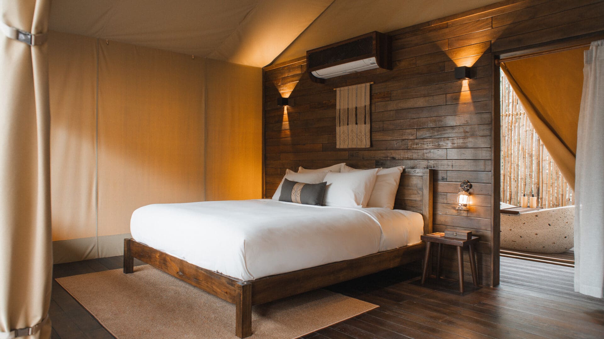 TravMedia_United_Kingdom_1757453_06._Canopy_Lodge-Interior_1-Auko_Phong_Nha