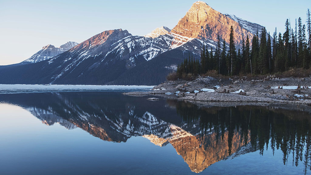One of the Canadian Rockies' most storied wilderness retreats is back. Fairmont Jasper Park Lodge has reopened following a significant transformation, a renewal that honours its century-old legacy while bringing the property firmly into the present, and it lands as welcome news for the corporate and incentive market looking for marquee Rockies stays.