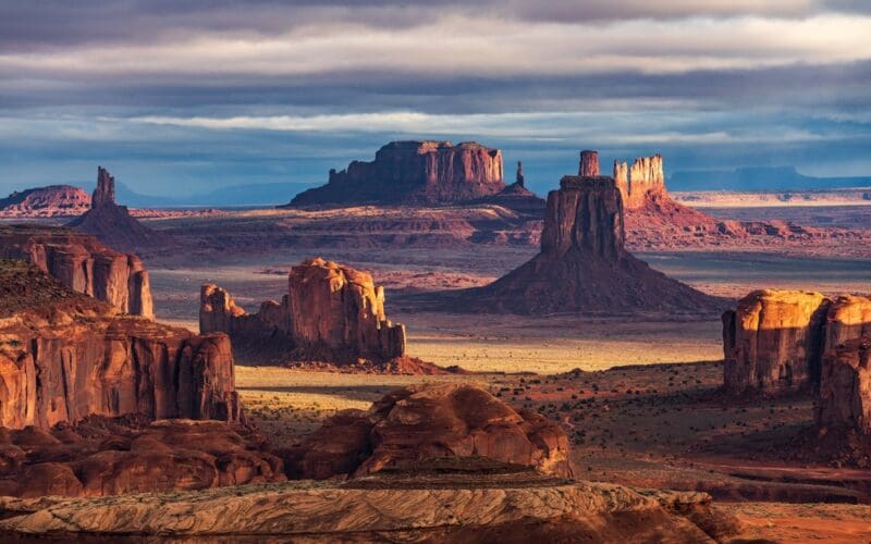 Hunts,Mesa,At,Sunrise,,Monument,Valley,,Arizona,,Usa