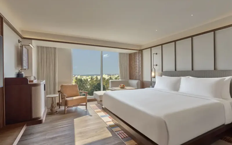 Slohh-by-Roach-Curio-Collection-by-Hilton-–-Deluxe-King-Room