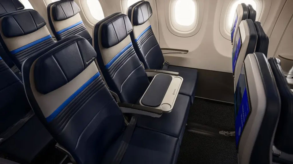United Airlines is to sell a new row of Economy Plus seating with a guaranteed open middle seat on all 50 of its incoming Airbus A321XLR aircraft, with the empty seat converted into a large fixed table shared by the passengers either side.
