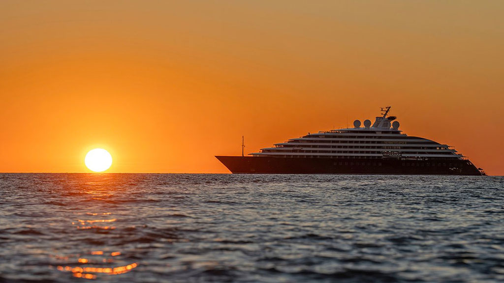 Scenic Eclipse II docks at Greenwich on 31 July 2026 for one day only. What UK business travellers need to know before the yacht leaves for Hamburg.