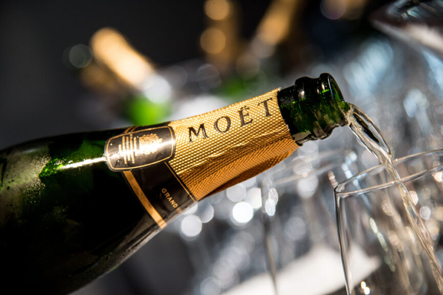 France,,Paris,01-10-2021,Moet,Chandon,Champagne,Tasting,In,Event.,Pour