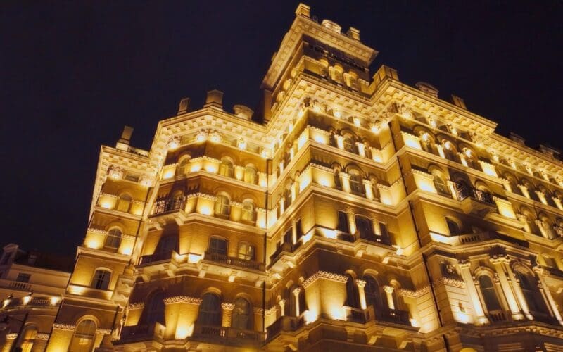 The,Famous,Langham,Hotel,In,London,At,Night,-,London,