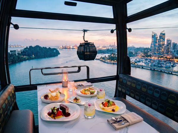 TravMedia United Kingdom Medium Sized 1762936 Cable Car SkyDining