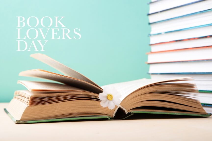 Book,Lovers,Day,,Education,Concept.,Stack,Of,Books,And,Open