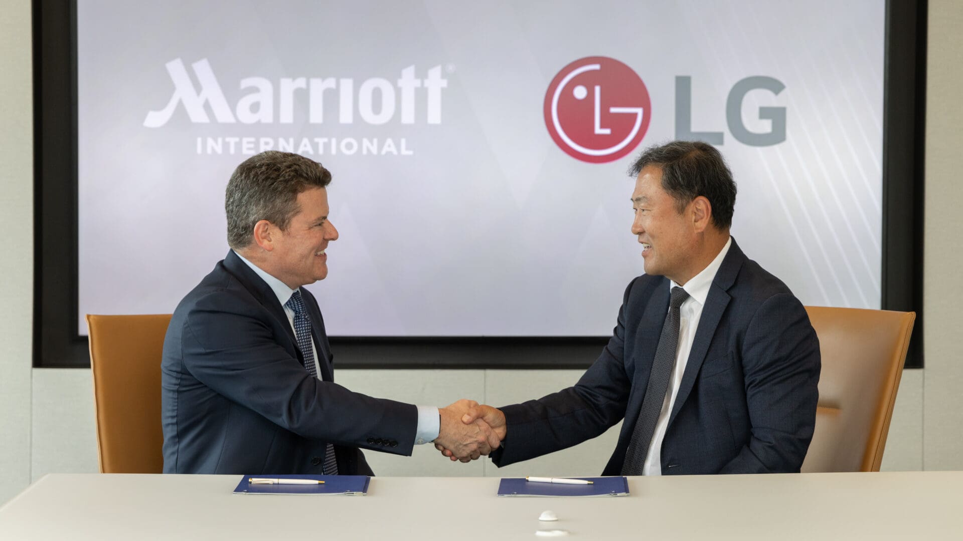 26-103 LG Signing-0668