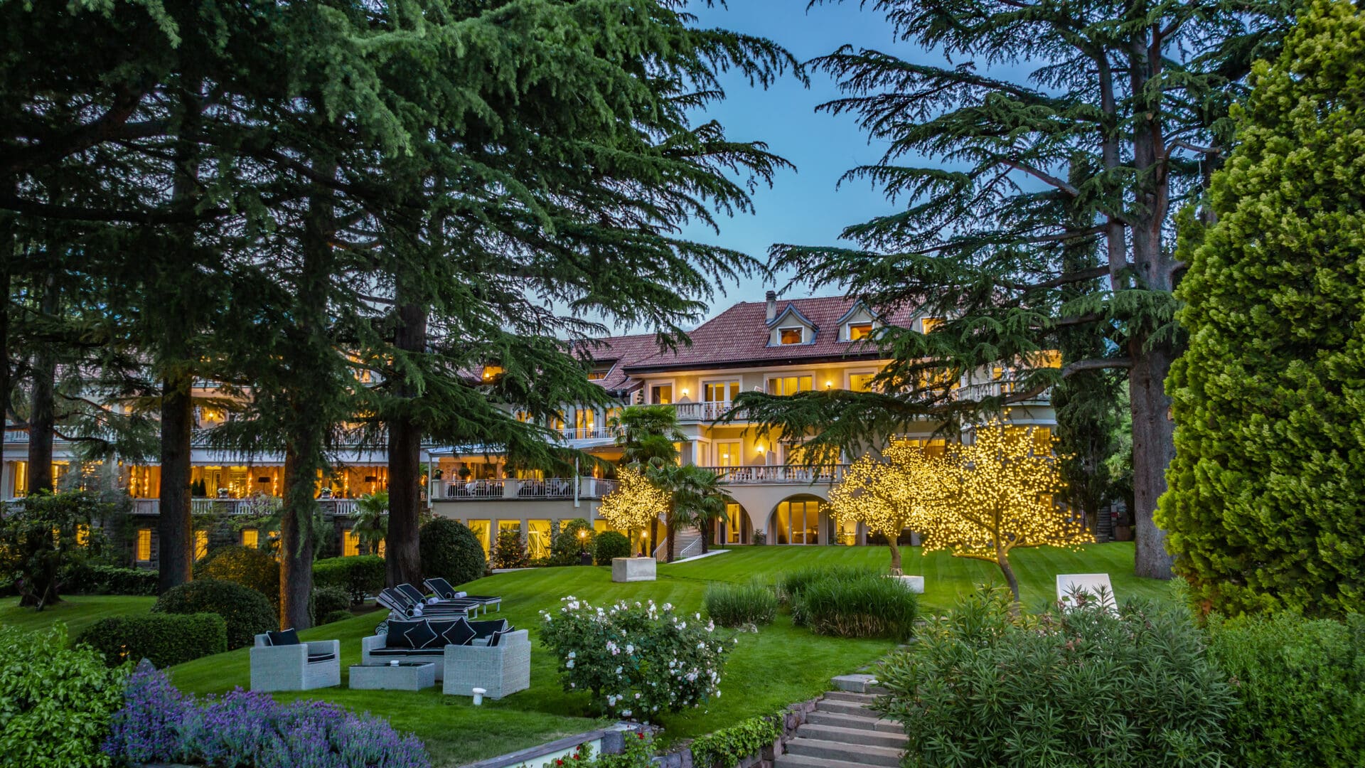 Casa vista dal parco bei Dämmerung