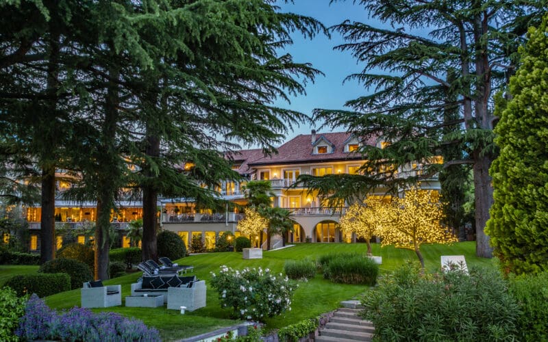 Casa vista dal parco bei Dämmerung