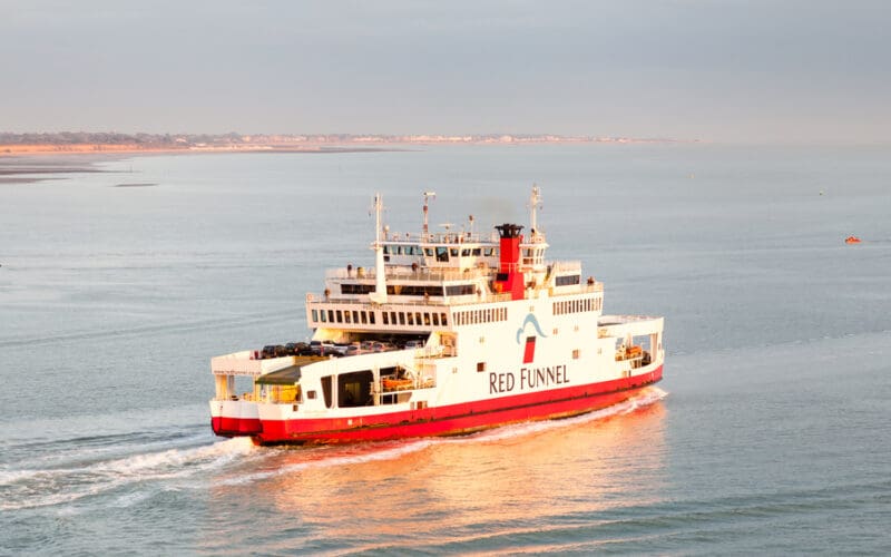 Southampton,,England,-,October,29:,The,Red,Funnel,Ferry,Red