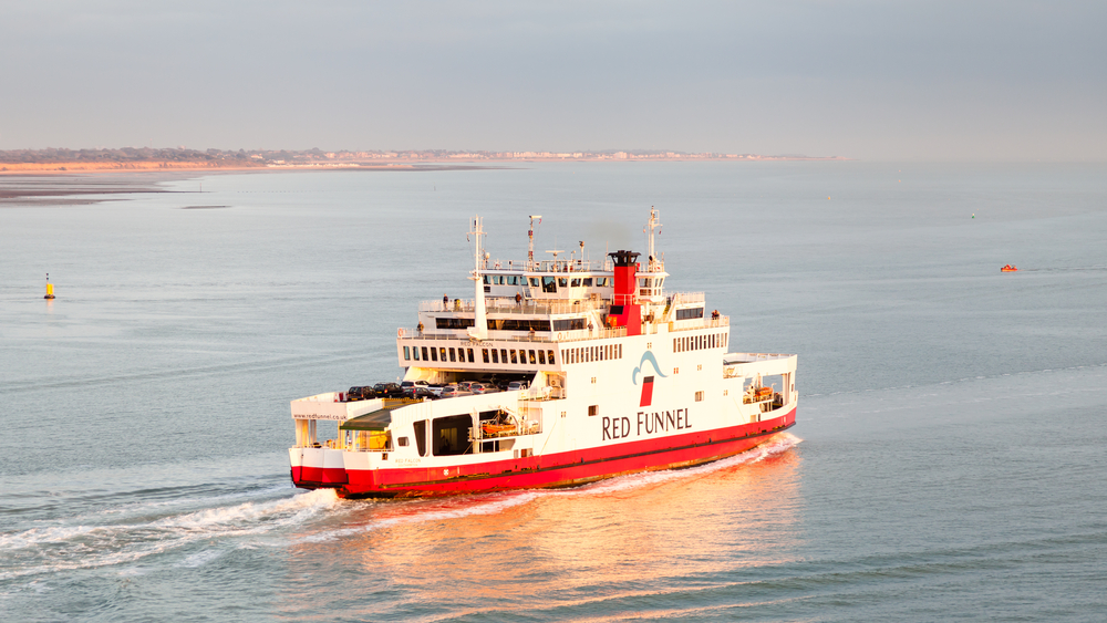 Southampton,,England,-,October,29:,The,Red,Funnel,Ferry,Red