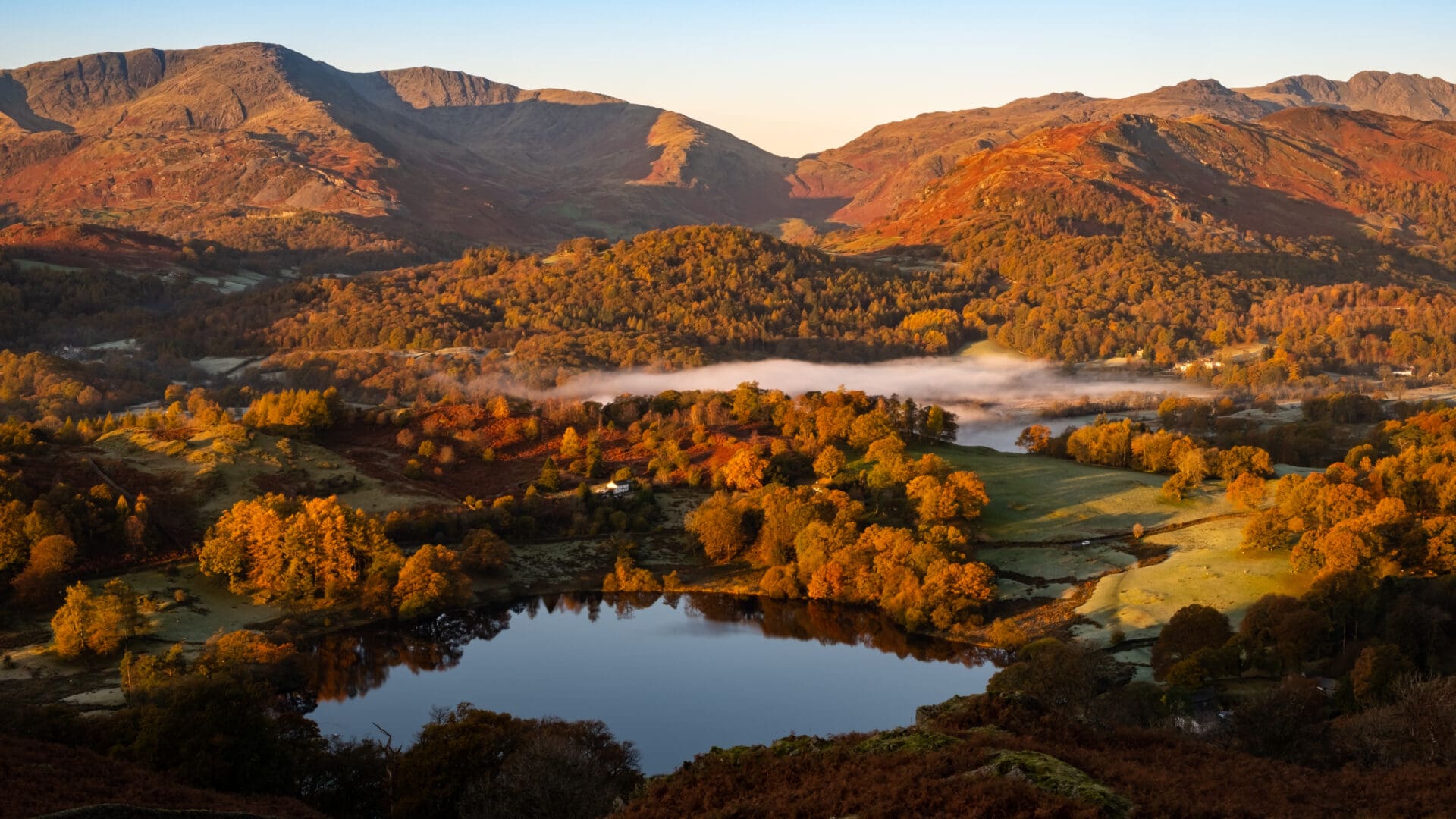 Golden,Light,And,Morning,Mist,Over,Loughrigg,Tarn