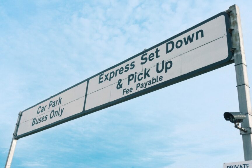Airport,Sign,Showing,Car,Parking,Express,Set,Down,And,Drop